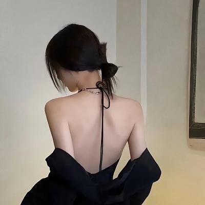 隔壁墓园的男孩